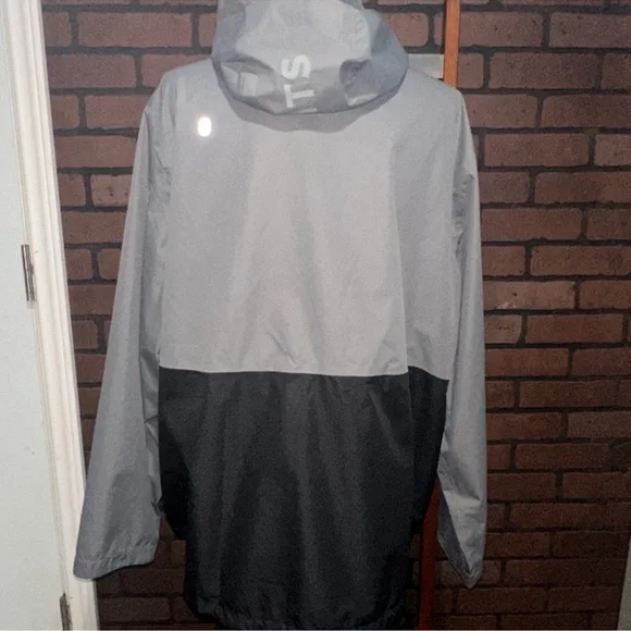 FIGS RAIN JACKET - Picture 9 of 10